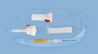 Система для вливаний гемотрансфузионная для крови с пластиковой иглой — 20 шт/уп купить оптом в Волгограде